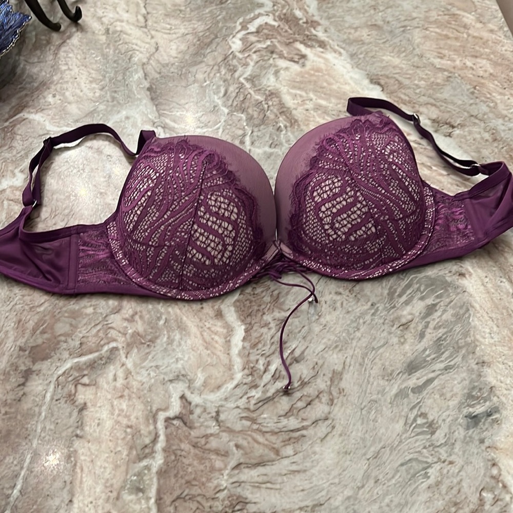 Very sexy bra with matching panty.